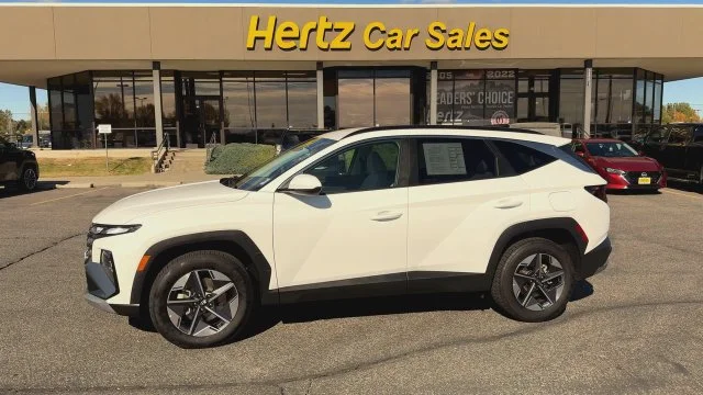 Used 2025 White Hyundai SEL image 5