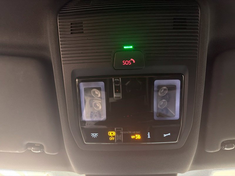Used 2024  Volkswagen 2.0T SE w/Technology image 37