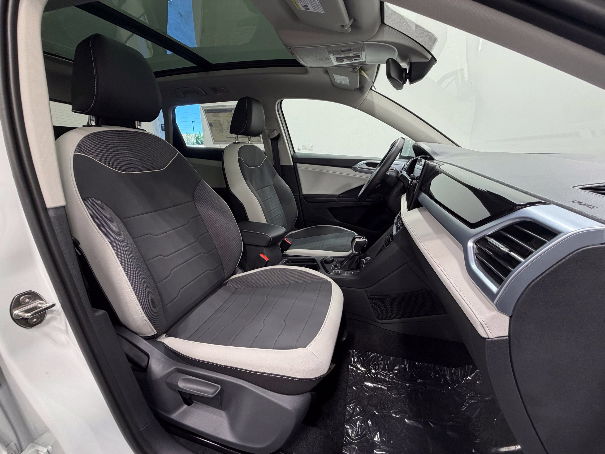 New 2026 White Volkswagen 1.5T SE image 28