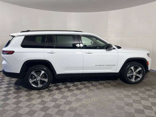Used 2023 White Jeep Limited image 10