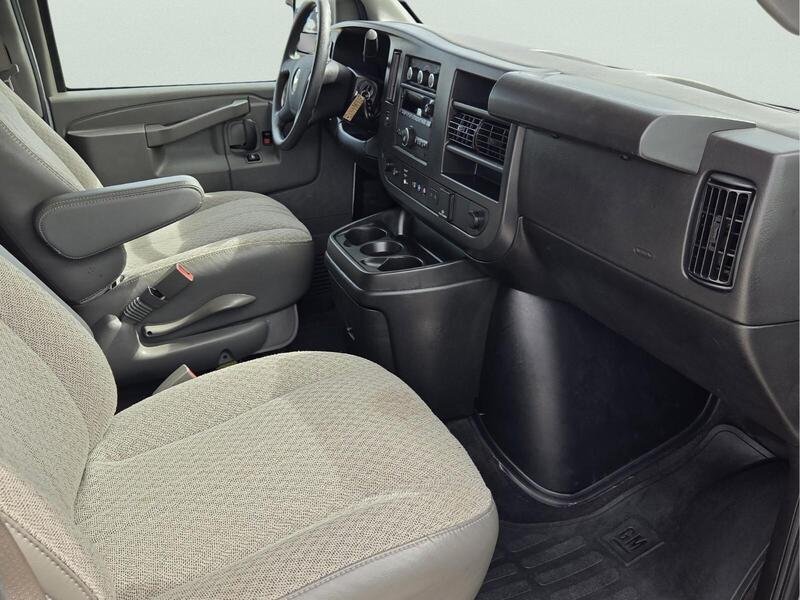 Used 2025 Summit White CHEVROLET RWD 3500 155" LT image 17