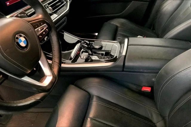Used 2019 Black BMW xDrive40i image 8