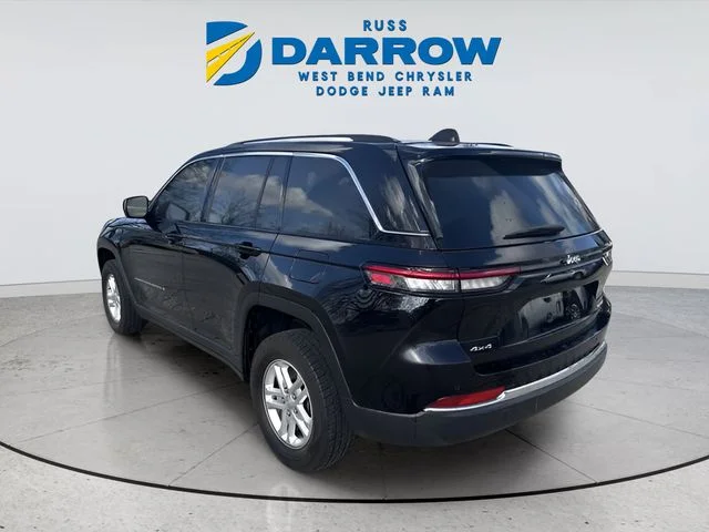 Used 2023 Black Jeep Laredo image 3