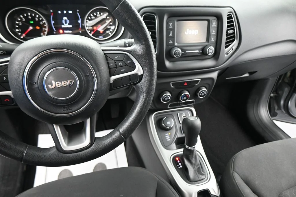 Used 2018 Silver Jeep Sport image 37