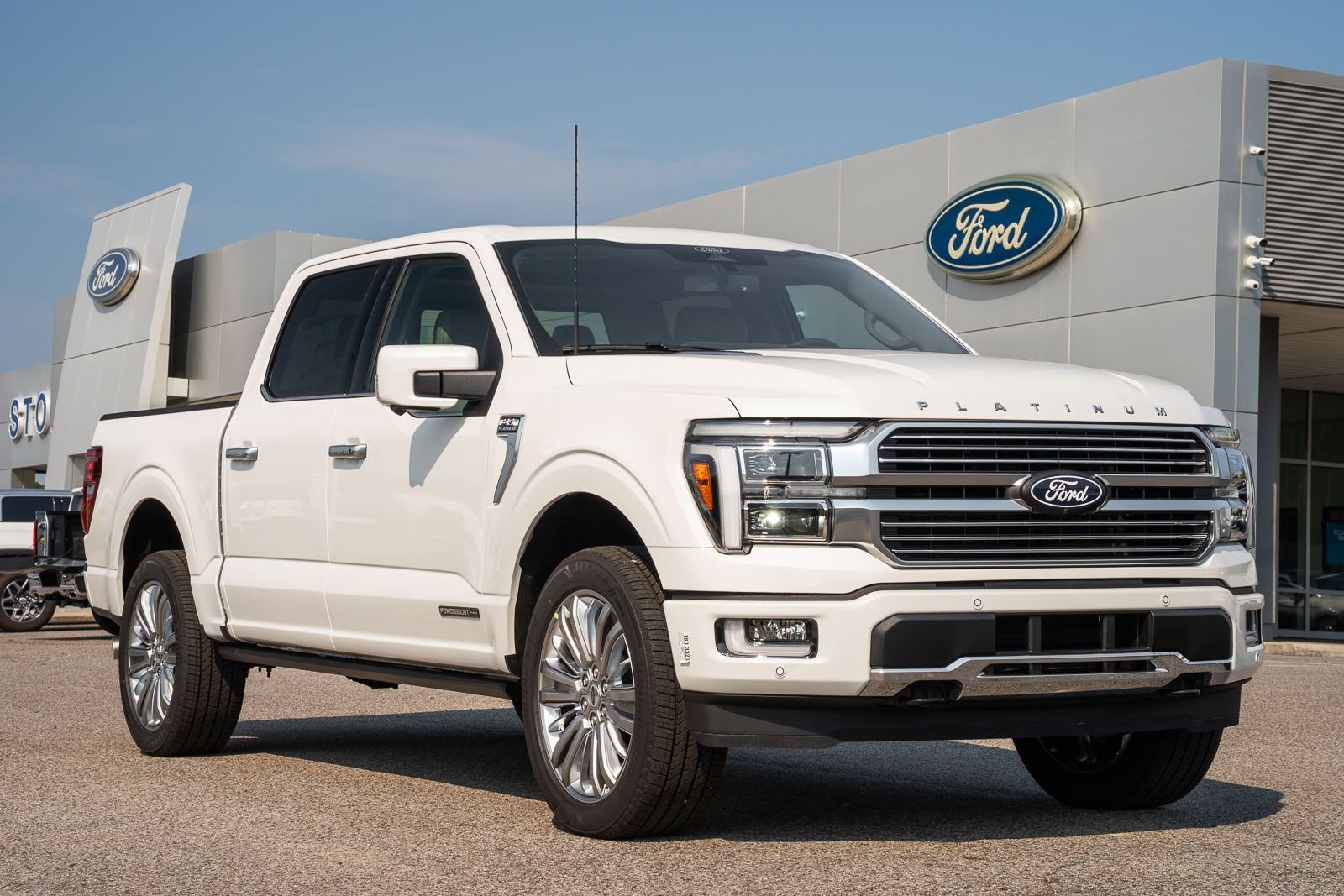 New 2026 Star White Metallic Tri-Coat Ford Platinum® image 1