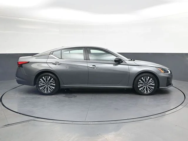 2025 Nissan Altima SV - Photo 3