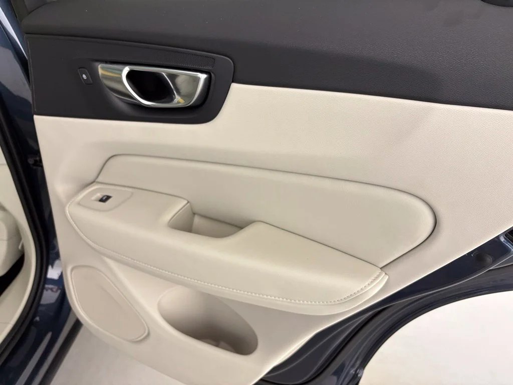 Used 2024 Blue Volvo T8 Plus Dark Theme image 37