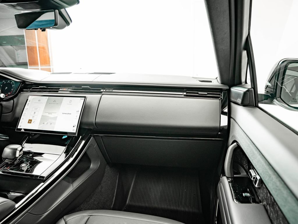 New 2026 Ethereal Frost Satin LAND ROVER  image 46