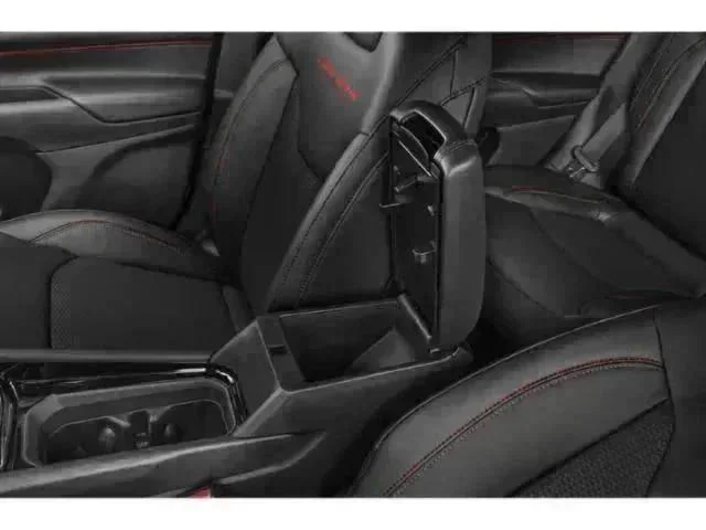 New 2026 Diamond Black Crystal Pearl-Coat Exterior Paint Jeep Trailhawk image 13