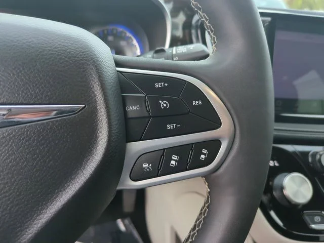 Used 2023 Black Chrysler Limited image 29