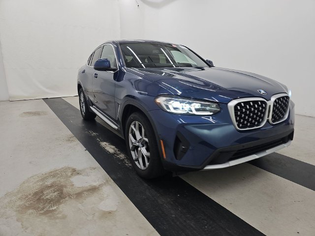 Used 2025 Blue Metallic BMW xDrive30i image 1