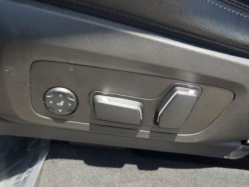 Used 2024 Jet Black BMW sDrive30i image 17