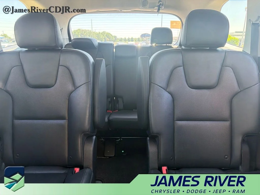 Used 2023 Silver Kia S image 10