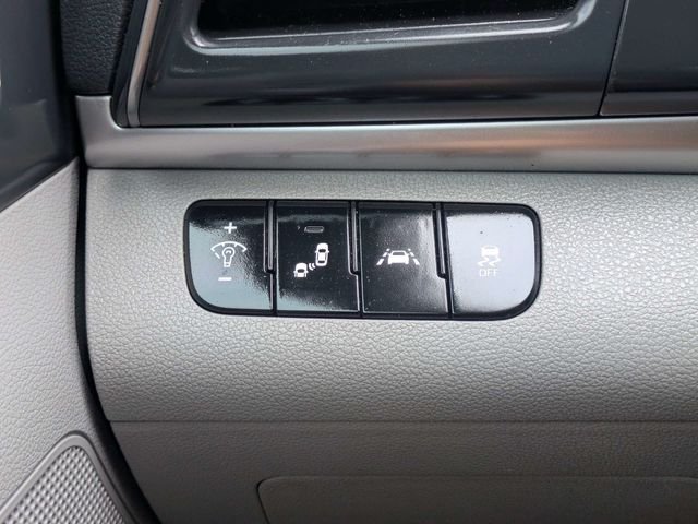 Used 2020 Silver Hyundai SEL image 21