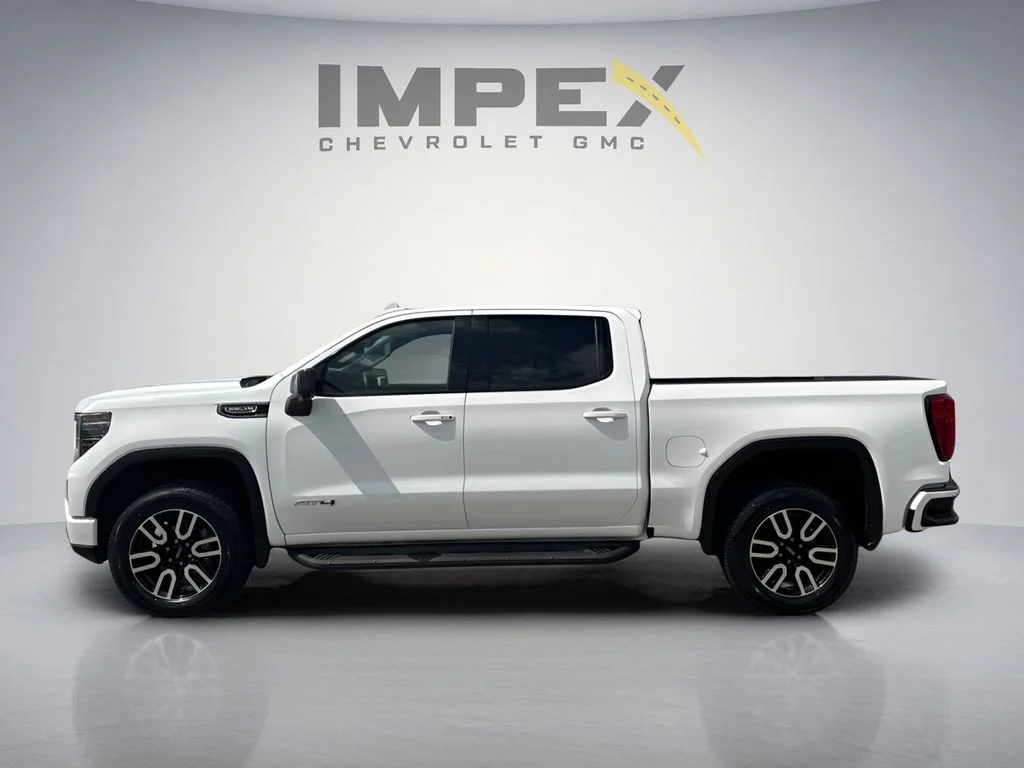 Used 2022 White GMC AT4 image 2