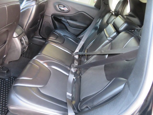 Used 2019 Diamond Black Crystal Pearlcoat Jeep Altitude image 18