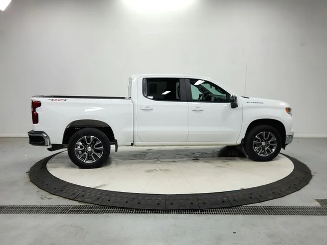 Used 2024 White Chevrolet LT image 9