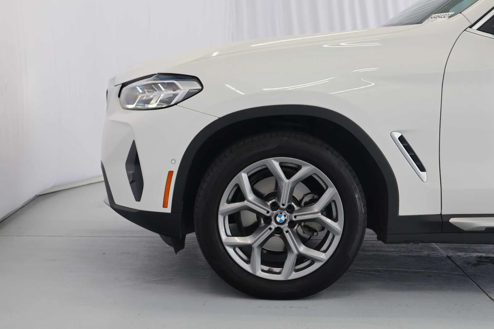 Used 2024 Alpine White BMW sDrive30i image 11