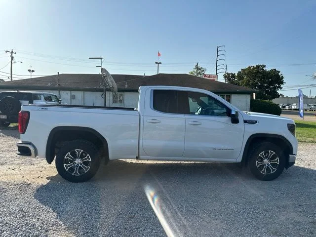 Used 2022 White GMC SLE image 15