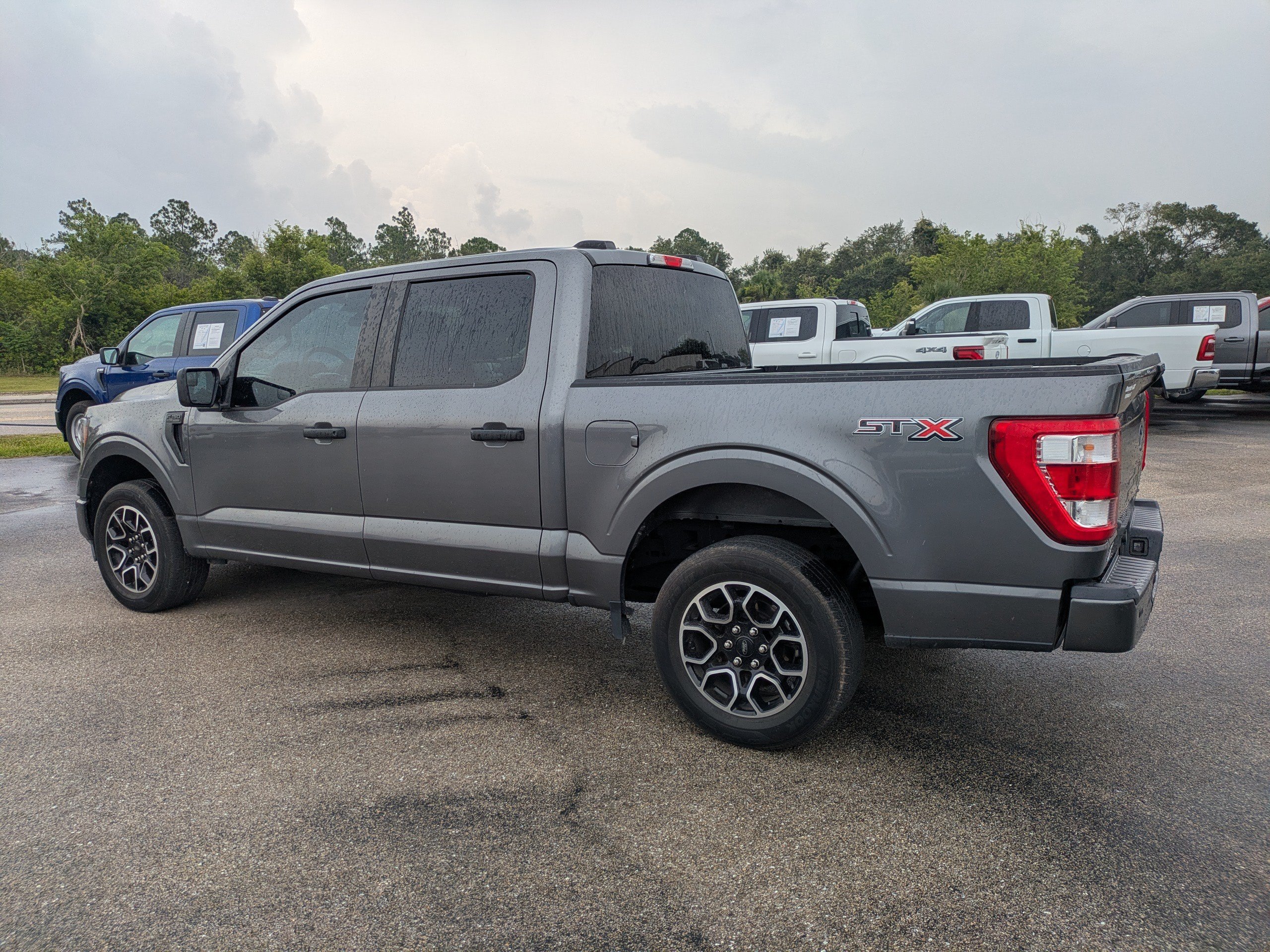 Used 2023  Ford XL image 6