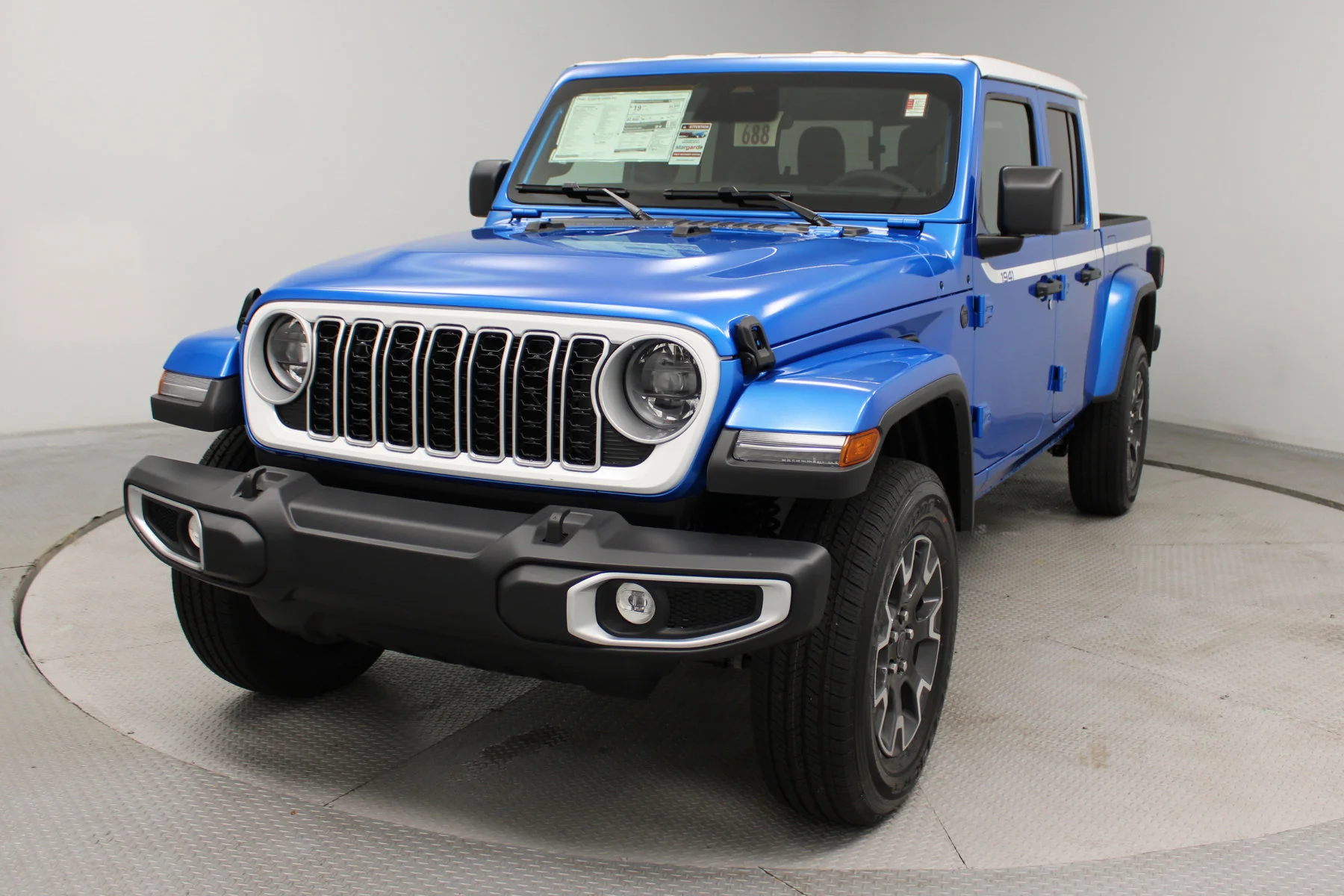 New 2026 Hydro Blue Pearl-Coat Exterior Paint Jeep Sahara image 27