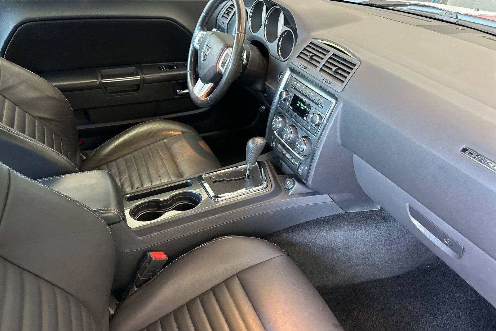 Used 2013 White Dodge SXT image 15