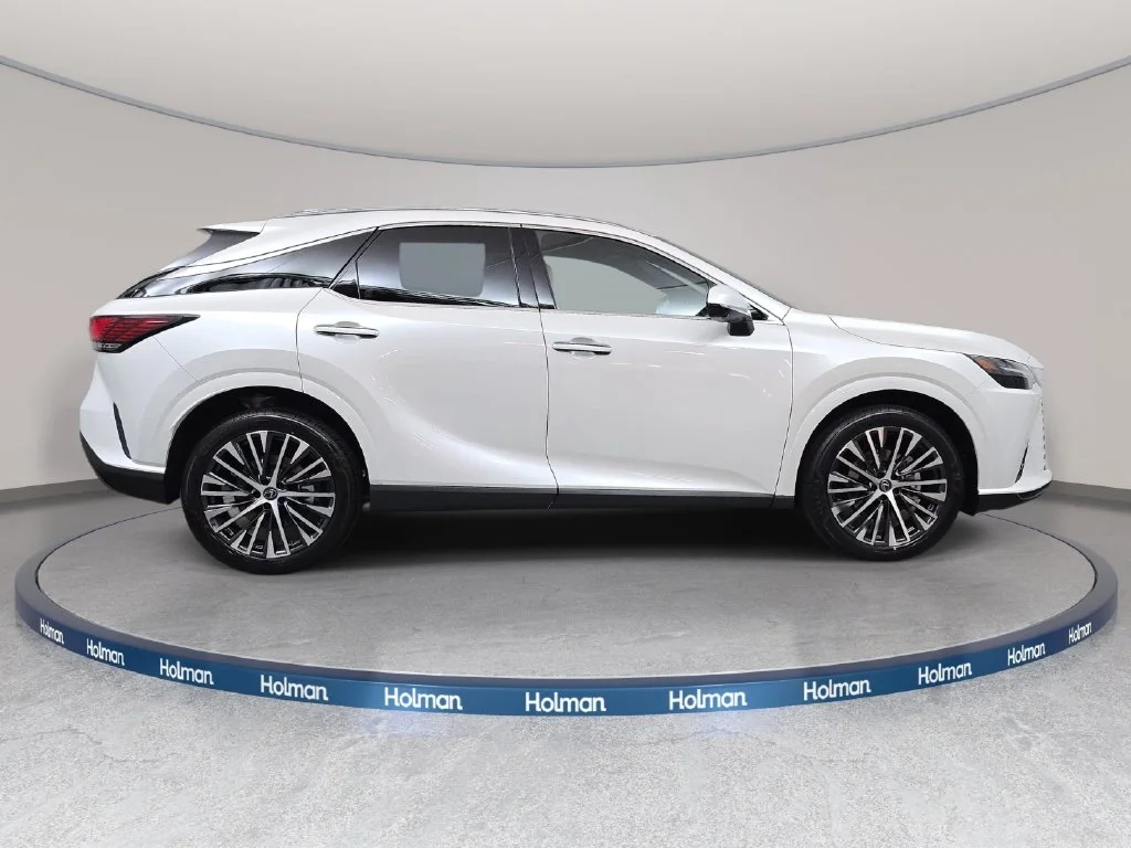 New 2026 Eminent White Pearl Lexus PREMIUM PLUS image 4