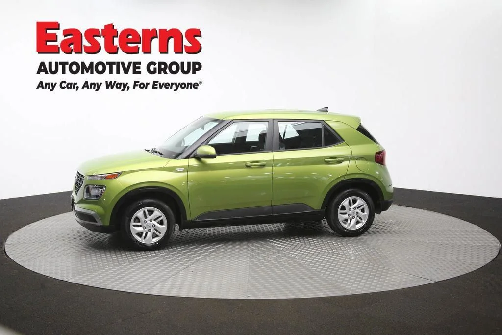 Used 2022 Green Hyundai SE image 60