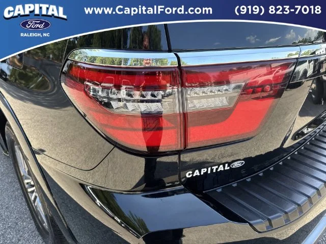 Used 2022 Black Nissan SL image 15
