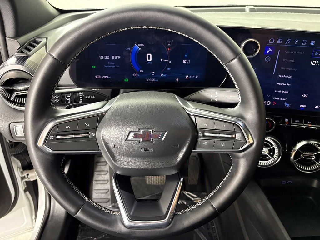 Used 2025 White Chevrolet LT image 23