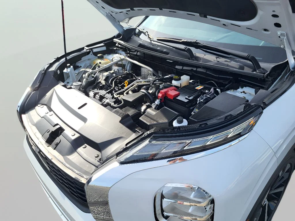 Used 2024 White Diamond Mitsubishi SE image 28
