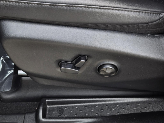 2026 Chrysler Pacifica Select - Photo 16