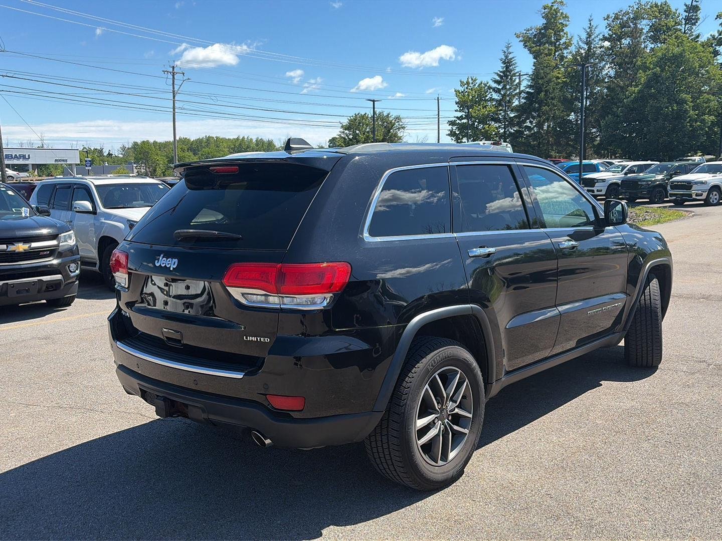 Used 2019 Diamond Black Crystal Pearlcoat Jeep Limited image 2