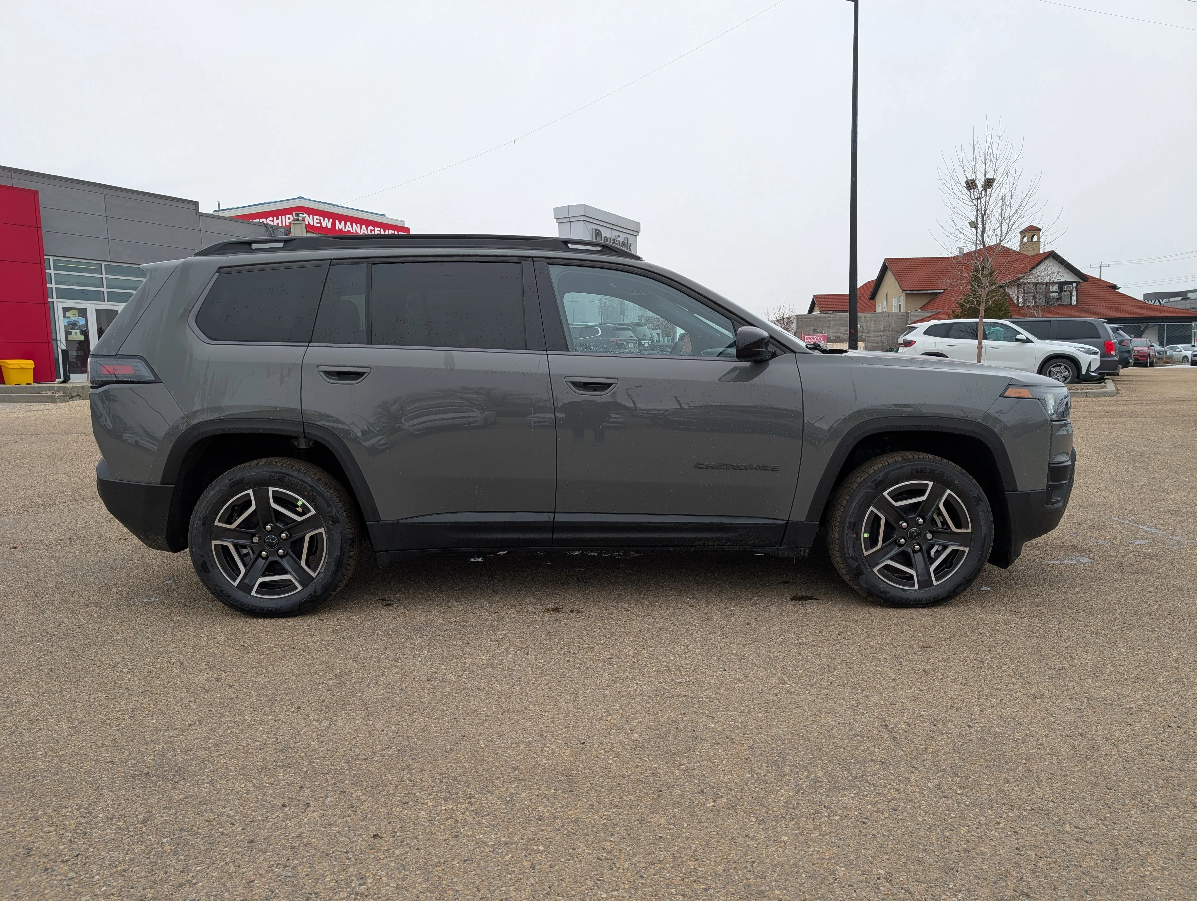 New 2026 Sting-Grey Jeep Laredo image 8