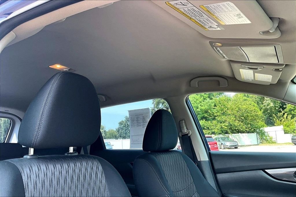 Used 2018 Blue Nissan S image 22