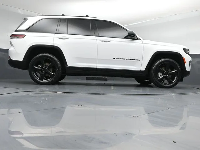 Used 2023 White Jeep Limited image 43