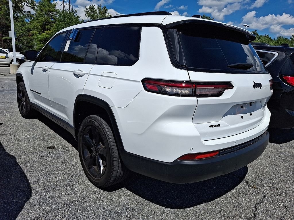 Used 2023 White Jeep Altitude image 4
