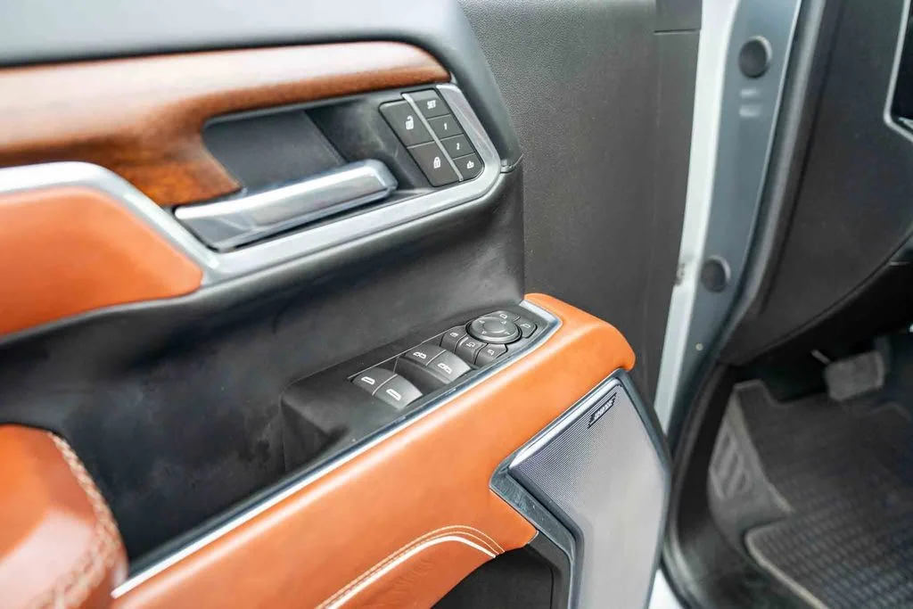 Used 2025 Silver GMC Denali Ultimate image 12