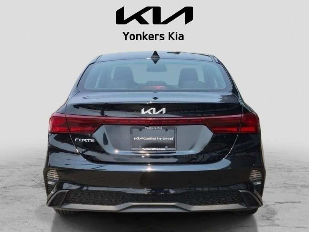 Used 2023 Black Kia LXS image 7