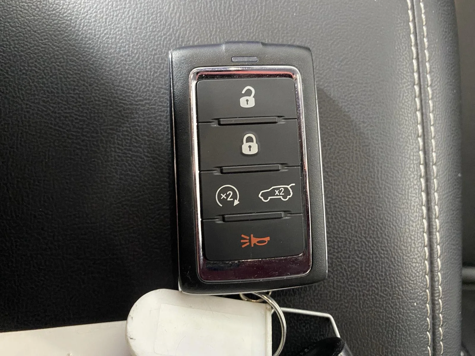 Used 2023  Jeep  image 18