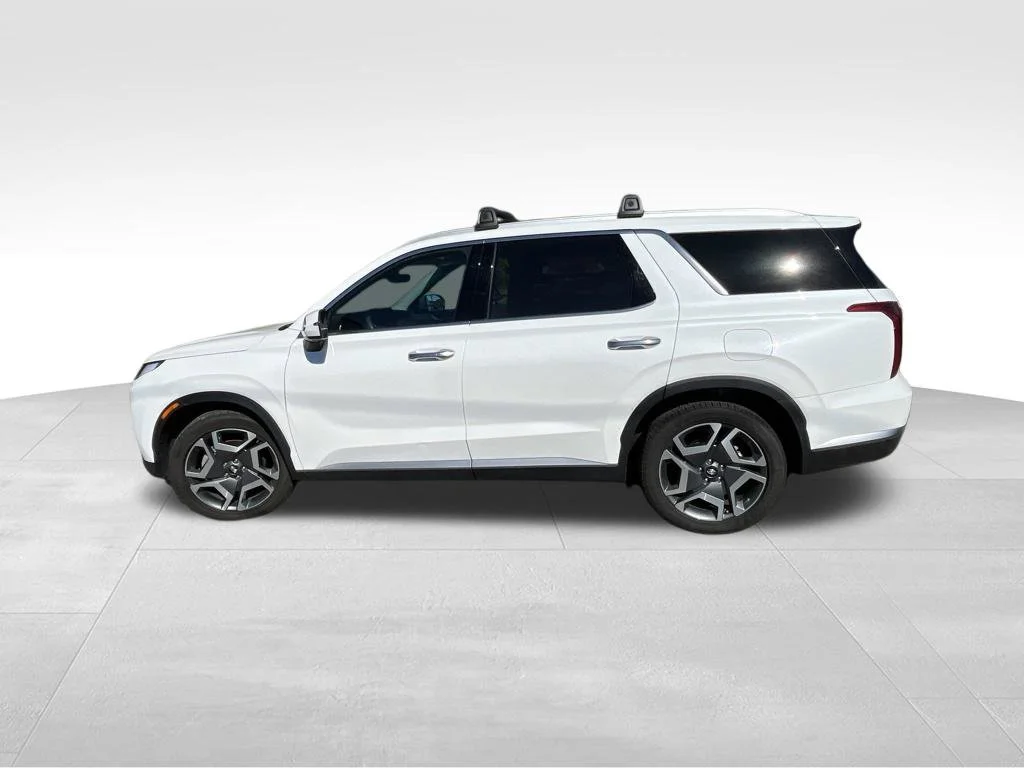 Used 2023 White Hyundai SEL image 4