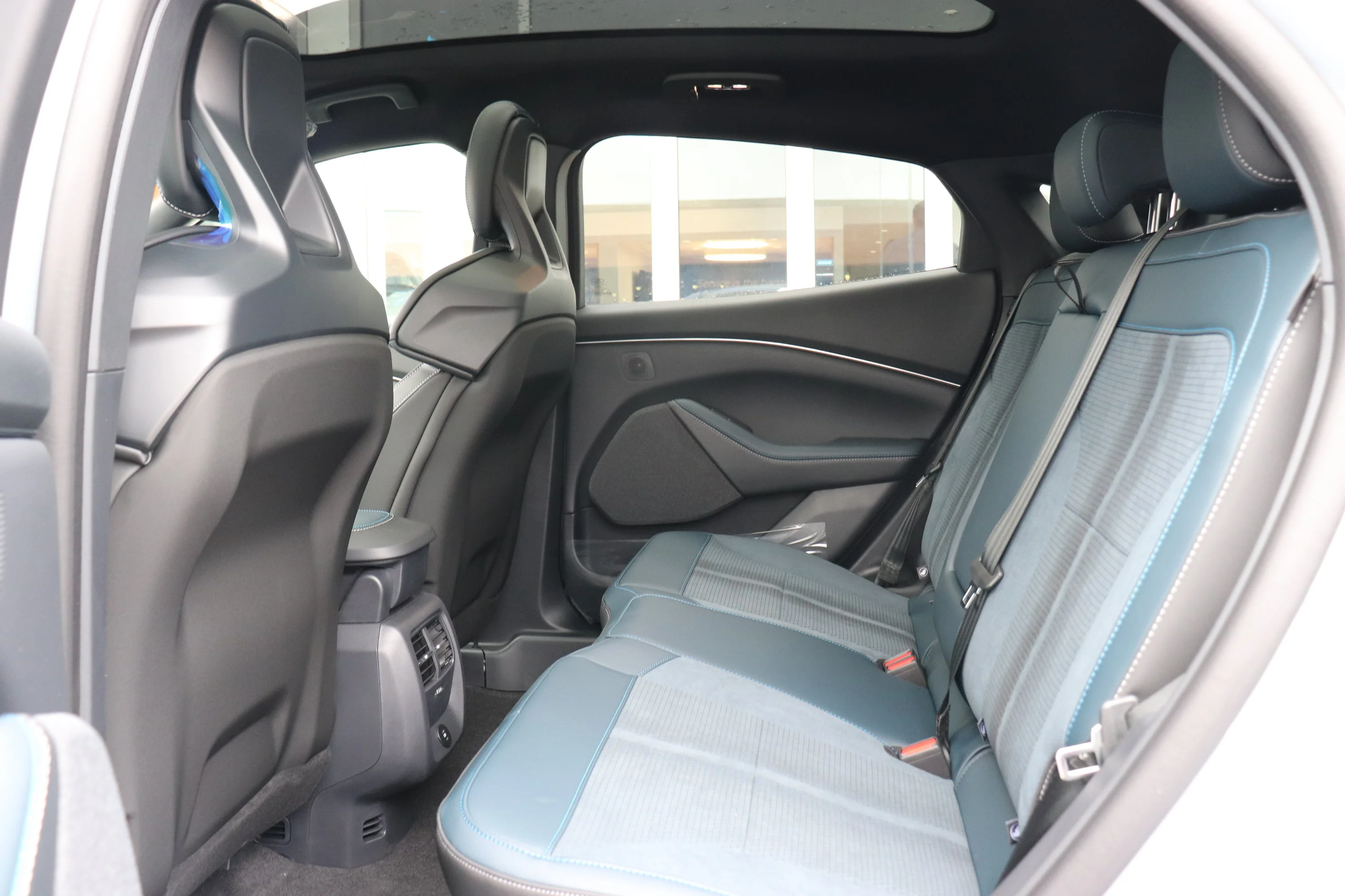 New 2026 GLACIER GREY MET TRI-COAT Ford GT image 13