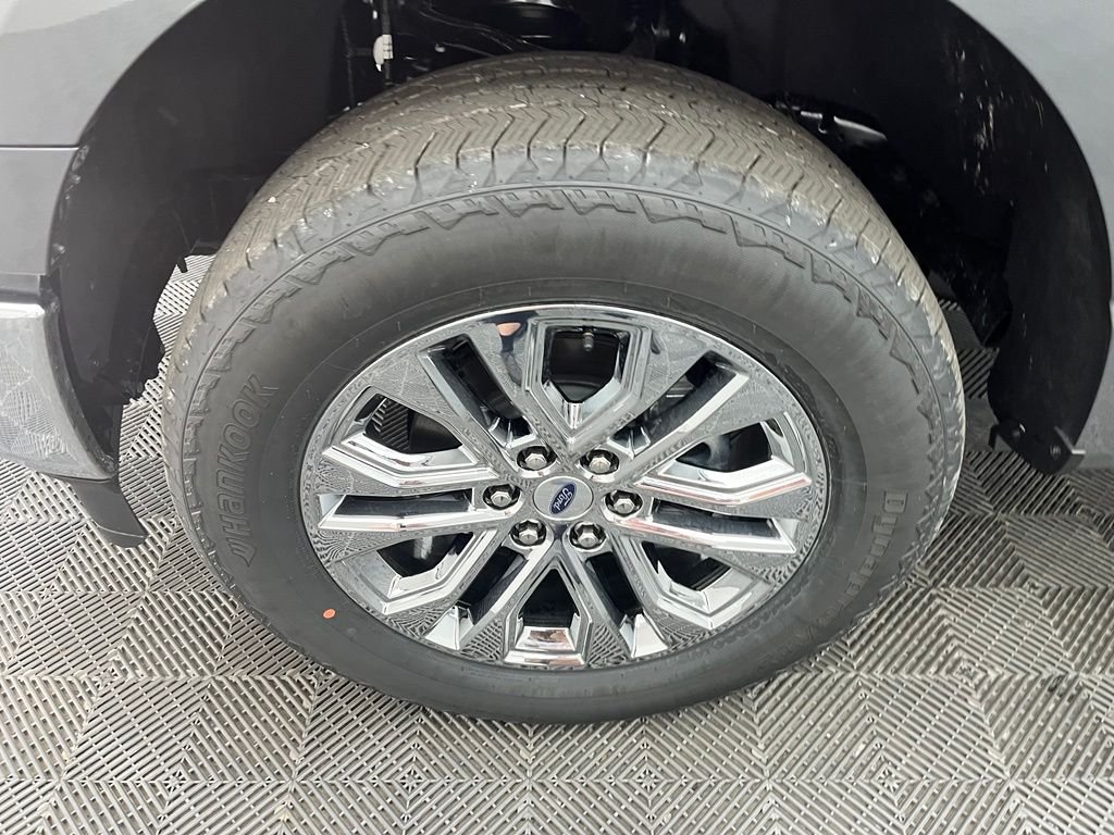 New 2026 Gray Ford Lariat image 16