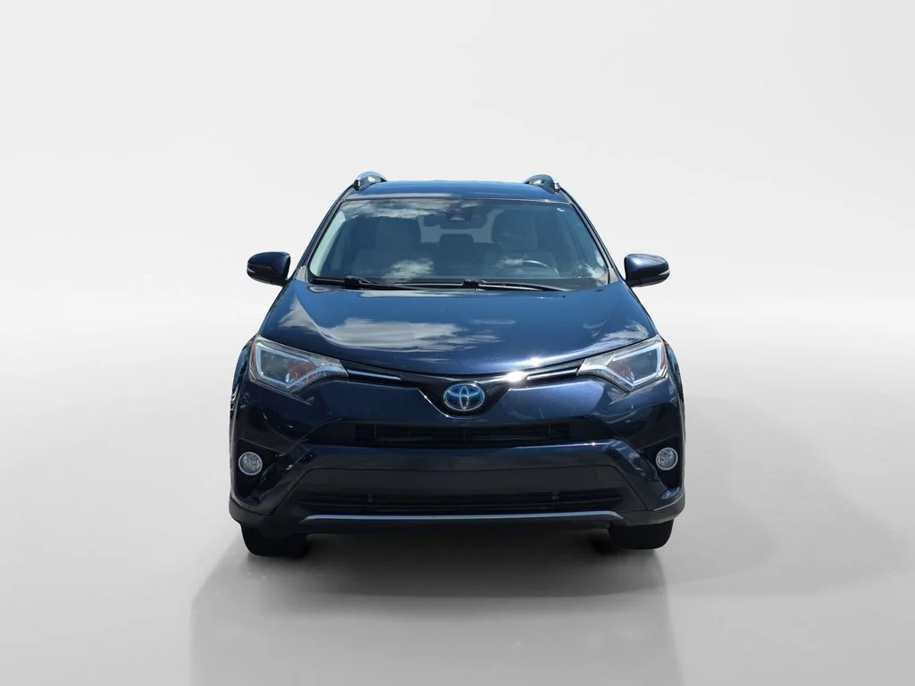 Used 2018 Galactic Aqua Mica Toyota XLE image 8