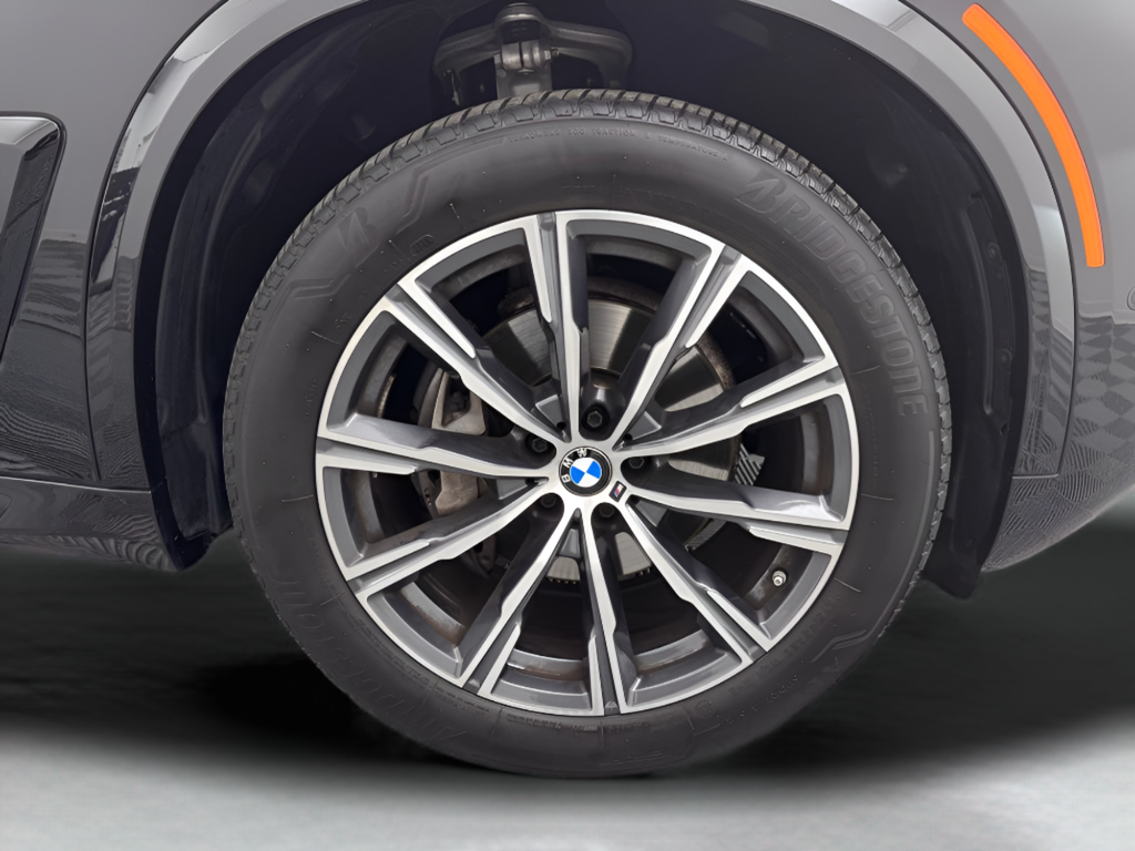 Used 2026 Black Sapphire Metallic BMW xDrive40i M Sport image 38