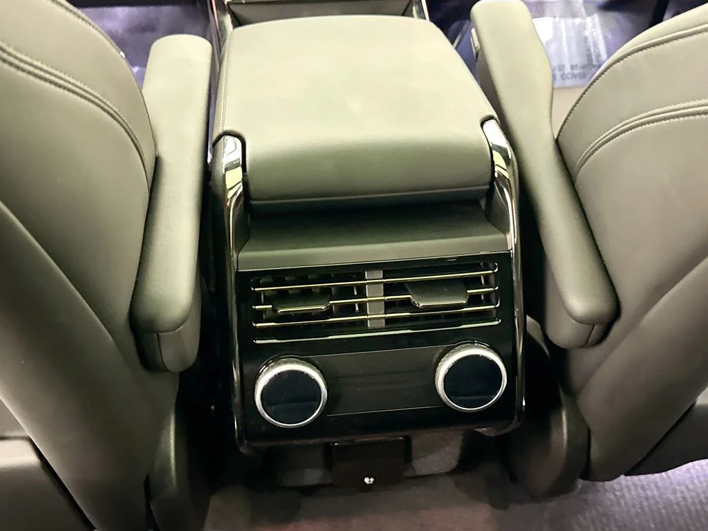 Used 2024 Black Land Rover Dynamic SE image 25