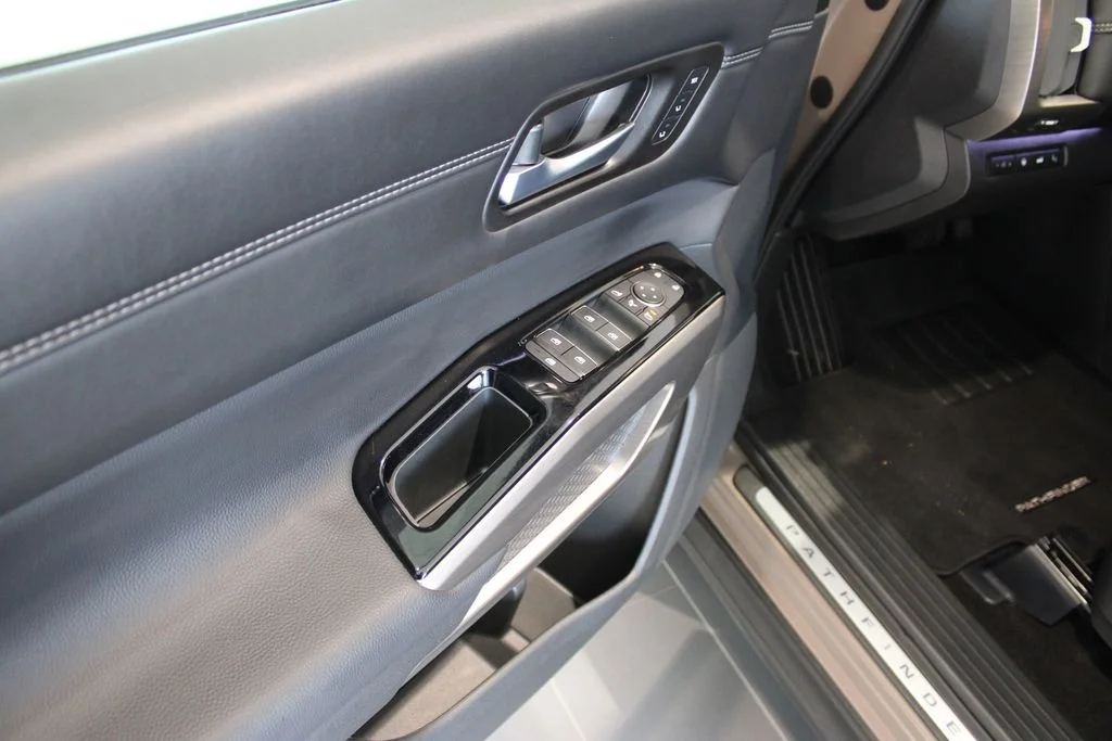 Used 2025  Nissan Platinum image 30