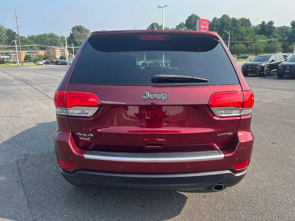 Used 2018 Red Jeep Limited image 4