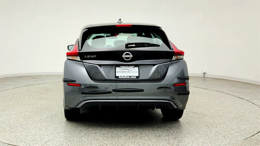 Used 2023 Gun Metallic Nissan SV PLUS Hatchback image 6