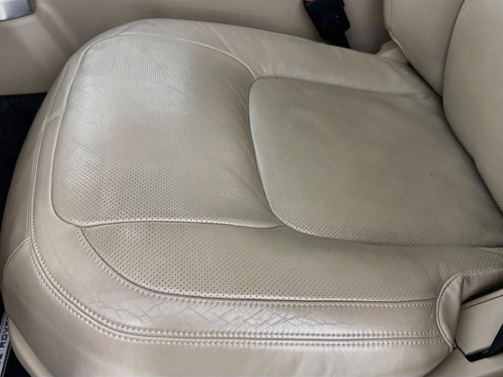 Used 2018 Gray Land Rover HSE image 18